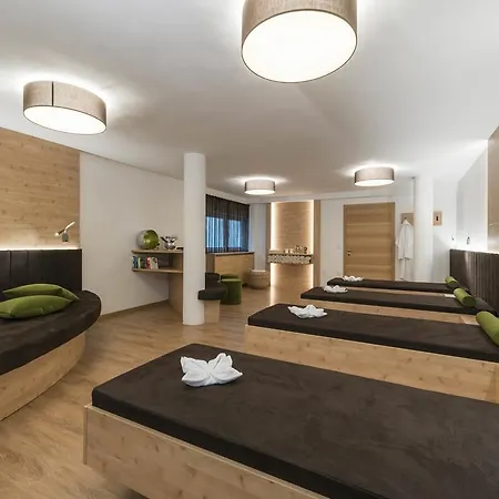 Aparthotel Garni Amelia Dorf Tirol