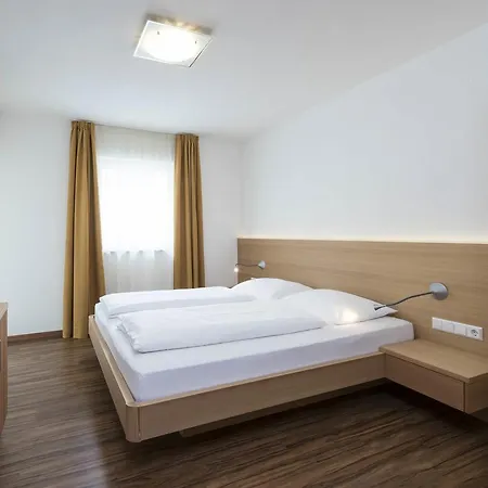 Aparthotel Garni Amelia 3*